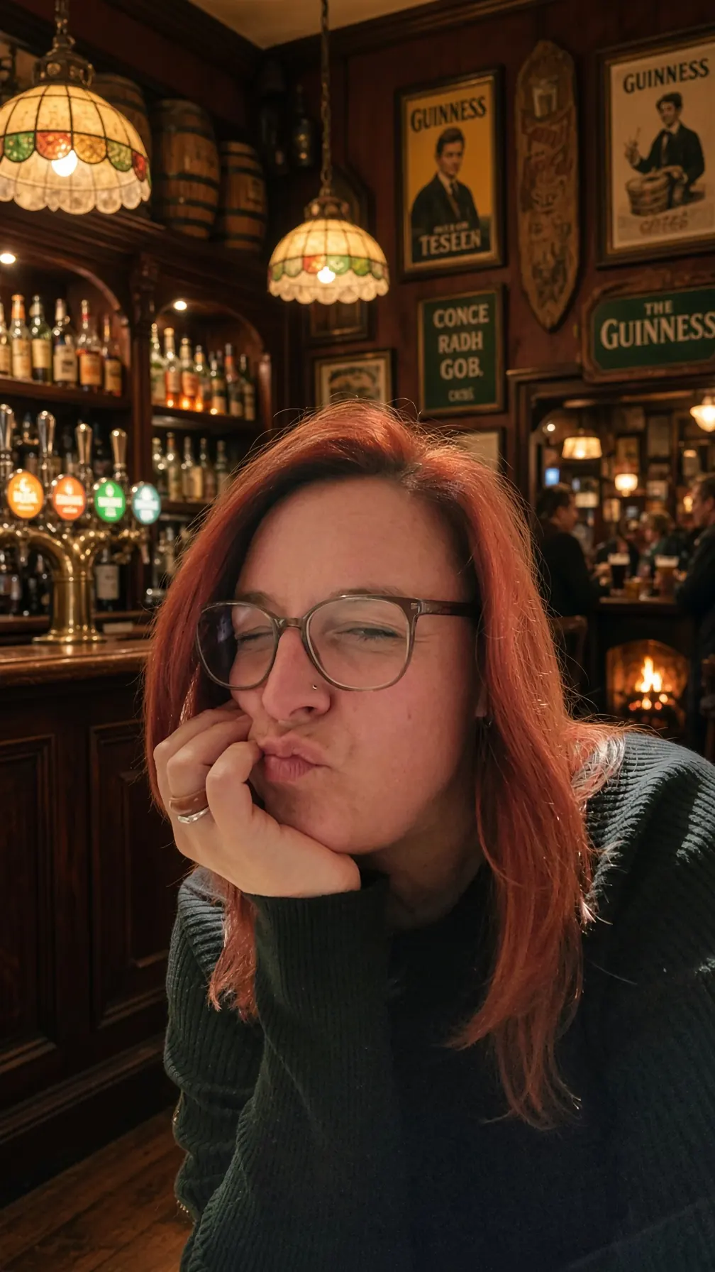 Mona im Pub
